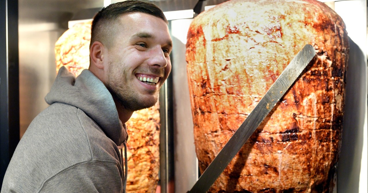 Tysiąc gości przyszło spróbować kebaby Lukasa Podolskiego