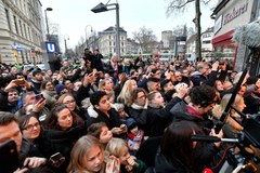 Tysiąc gości przyszło spróbować kebaby Lukasa Podolskiego