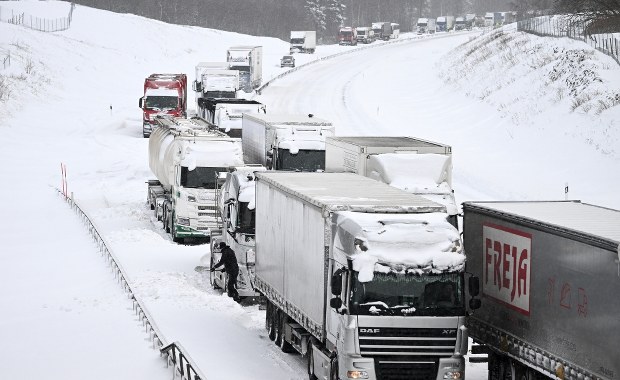 Tysiąc samochodów utknęło w zaspach w Szwecji 
