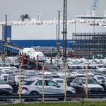 Tysiące aut zalegają w porcie w Antwerpii. To efekt ceł Trumpa 