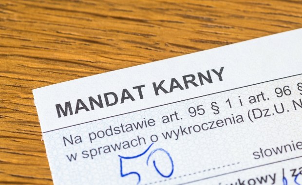 Tysiące bloczków mandatowych do zmielenia. Rząd interweniuje 