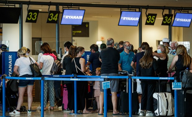 Tysiące Brytyjczyków przerywają urlopy. Londyn wykluczył Portugalię z "zielonej listy"