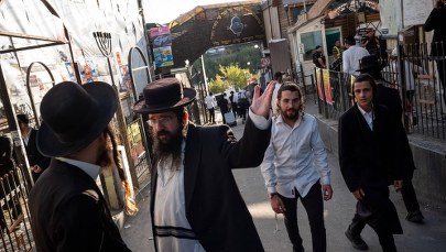Tysiące chasydów pielgrzymują do Humania, mimo zagrożenia atakami  