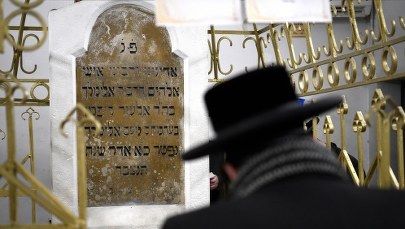 Tysiące chasydów pielgrzymują do Leżajska