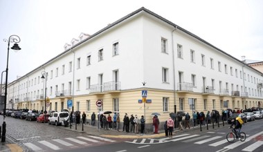 Tysiące chętnych na szczepienie. Ogromne kolejki 