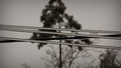 Tysiące domów bez prądu. Usuwanie awarii potrwa co najmniej do środy