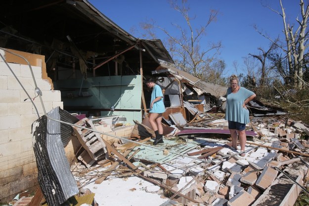 Tysiące domów zostało zniszczonych /DAN ANDERSON  /PAP/EPA