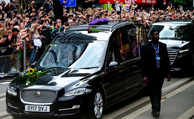 Tysiące fanów i miliony łez. Tak wyglądało ostatnie pożegnanie Ozzy'ego Osbourne'a 