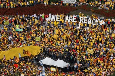 Tysiące Katalończyków chcą wcześniejszych wyborów