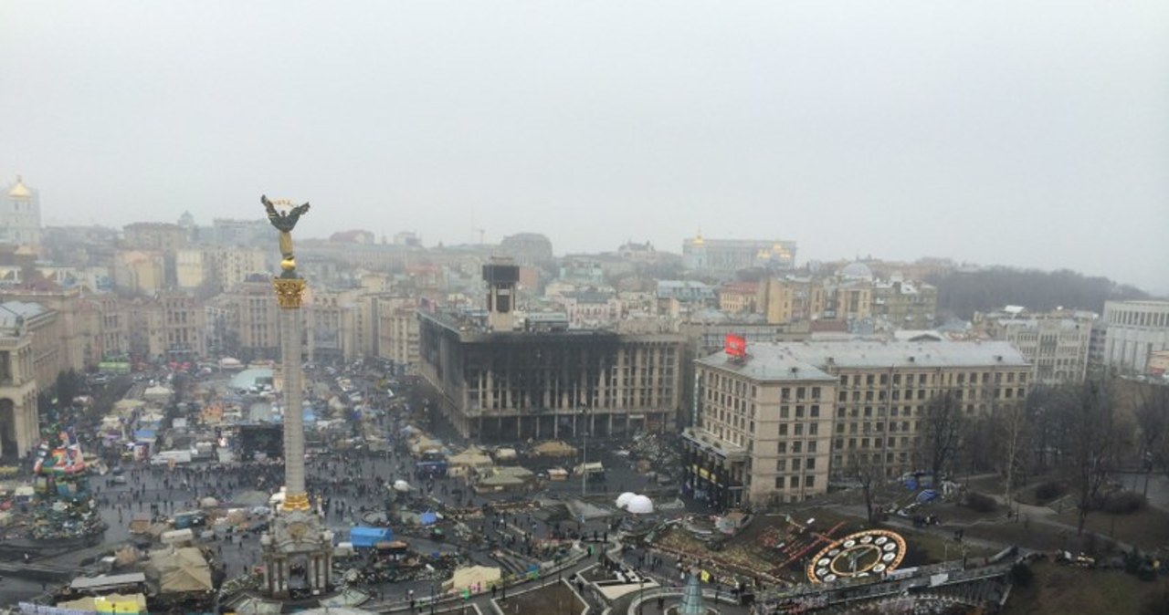 Tysiące kwiatów upamiętniają ofiary Majdanu