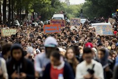 Tysiące licealistów protestowały w Paryżu