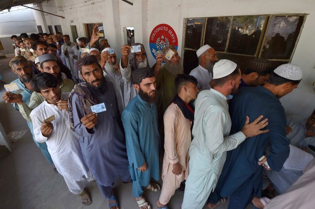 Tysiące ludzi czekają na pakistańsko-afgańskim przejściu granicznym / 	SHAHZAIB AKBER    /PAP/EPA