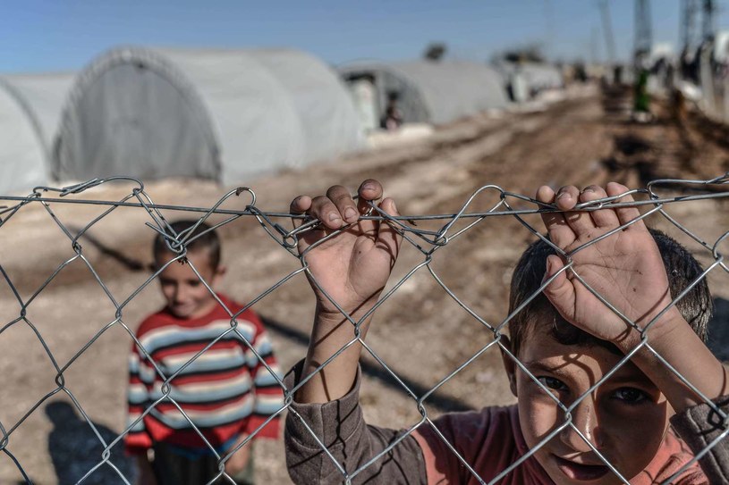 Tysiące ludzi musiały uciekać z Syrii przed Państwem Islamskim, na zdjęciu dzieci z obozu dla uchodźców w Turcji /AFP