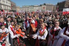 Tysiące ludzi na krakowskim Rynku