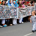 Tysiące ludzi na obchodach 18. rocznicy masakry w Srebrenicy