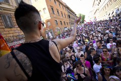 Tysiące ludzi na paradzie równości w Rzymie