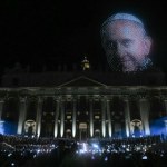 Tysiące ludzi na placu św. Piotra. Niezwykłe widowisko w Watykanie