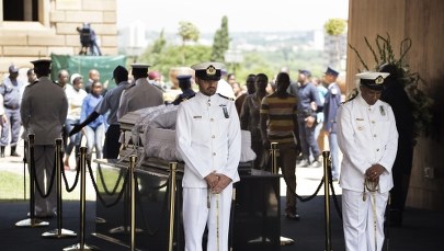 Tysiące ludzi oddało hołd Nelsonowi Mandeli 