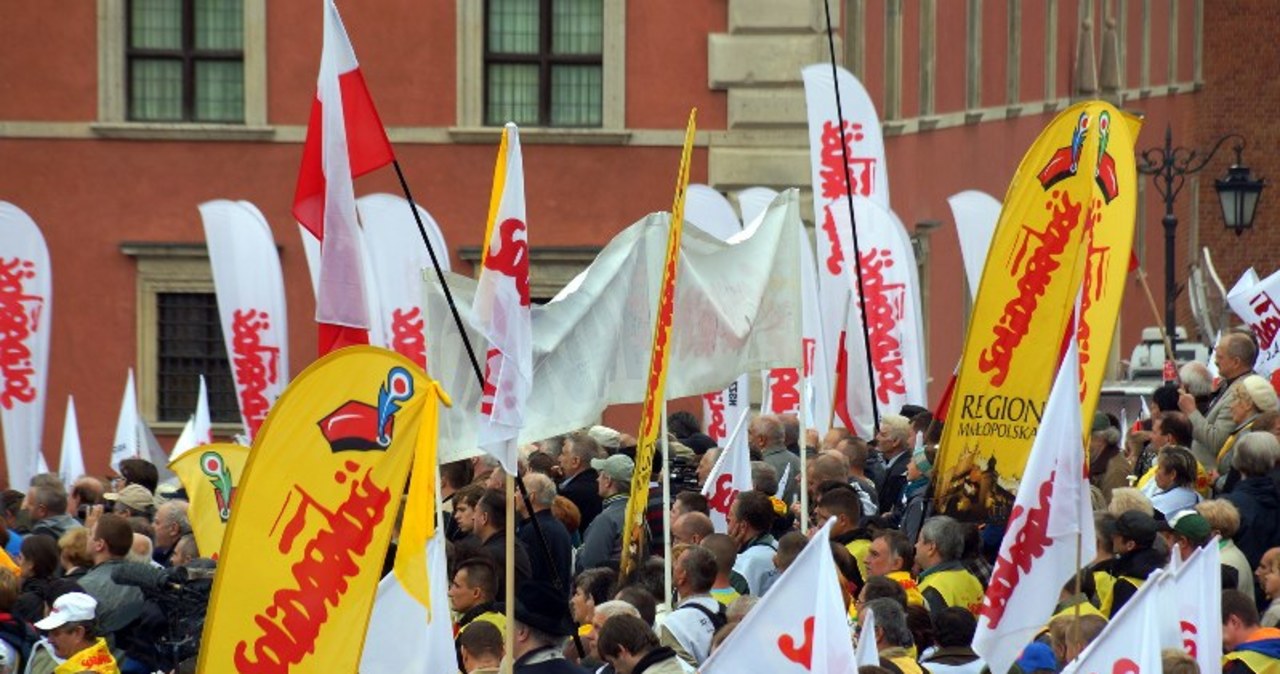 Tysiące ludzi przyszło posłuchać przemówień związkowców: