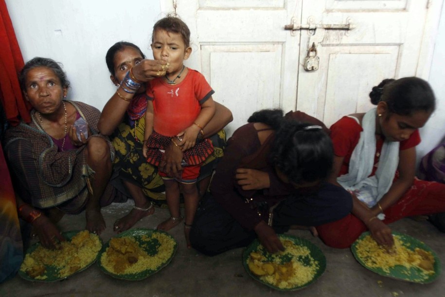 Tysiące ludzi zostały bez dachu nad głową /STR /PAP/EPA