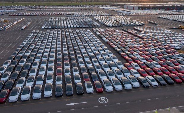 Tysiące luksusowych aut utknęło w Belgii z powodu sankcji na Rosję