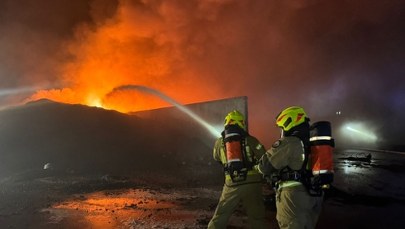 Tysiące opon w płomieniach. Potężny pożar w Rożentalu 