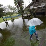 Tysiące osób ewakuowane z powodu tajfunu
