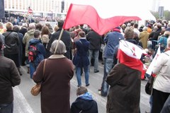 Tysiące osób na placu Piłsudskiego i na Krakowskim Przedmieściu