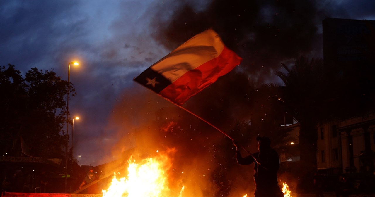Tysiące osób na ulicach Chile. Antyrządowe protesty zyskują na sile