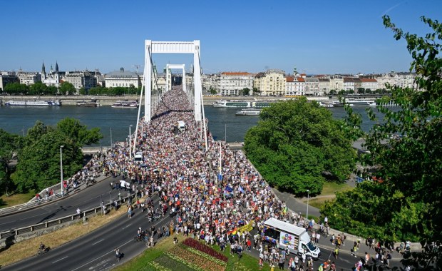 Tysiące osób na ulicach mimo groźby kar