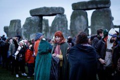 Tysiące osób świętowało przesilenie zimowe w Stonehenge