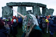 Tysiące osób świętowało przesilenie zimowe w Stonehenge