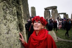 Tysiące osób świętowało przesilenie zimowe w Stonehenge