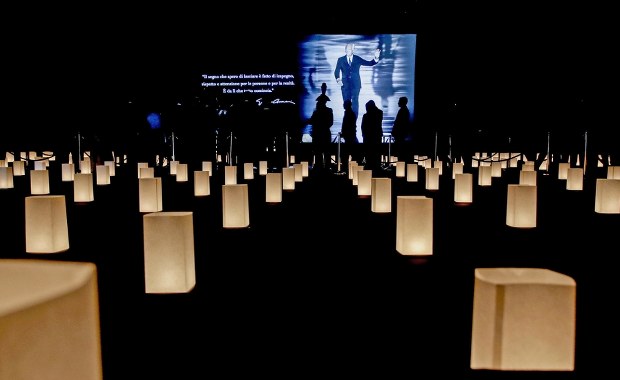 ​Tysiące osób żegna w Mediolanie Giorgio Armaniego