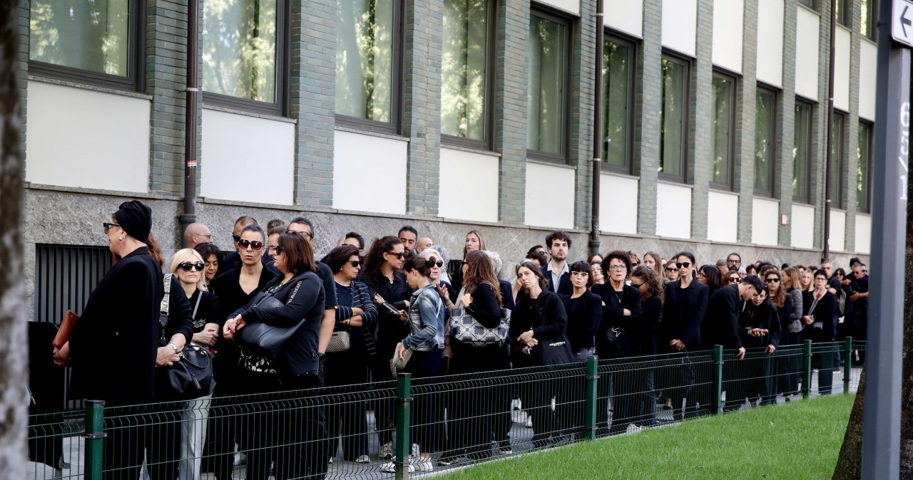 Tysiące osób żegna w Mediolanie Giorgio Armaniego