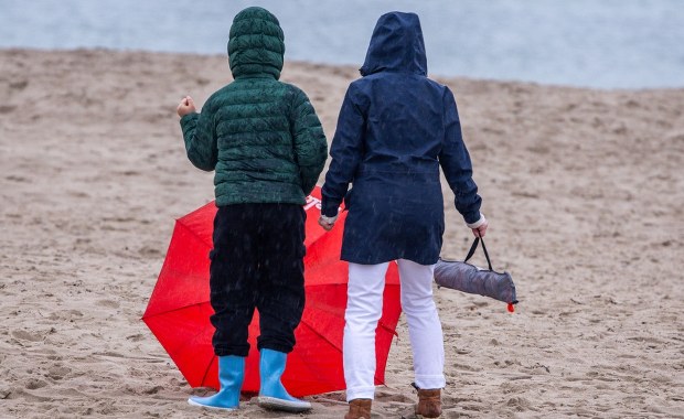 Tysiące podróżnych uwięzionych przez orkan Benjamin! Lotniska sparaliżowane, mecze przeniesione