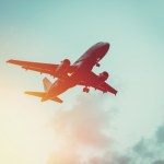 Tysiące Polaków utknęło na wakacjach. Najpierw powinni zadzwonić do szefa