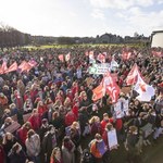 Tysiące studentów protestują w Amsterdamie. "Więcej pieniędzy!"