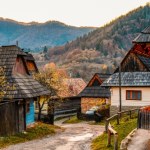 Tysiące turystów, garstka mieszkańców. Słowacka wioska chce zniknąć z UNESCO