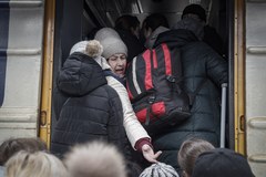 Tysiące uciekinierów na dworcu w Kijowie 