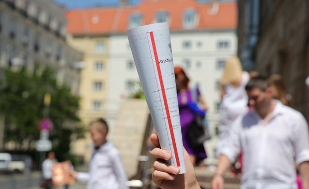 Tysiące uczniów z błędnymi świadectwami. Co teraz z rekrutacją?