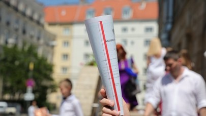 Tysiące uczniów z błędnymi świadectwami. Co teraz z rekrutacją?