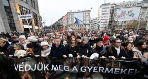 ​Tysiące Węgrów na ulicach Budapesztu. Protest przeciw przemocy i rządom Orbana