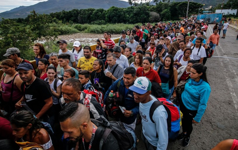 Tysiące Wenezuelczyków na granicy z Kolumbią /SCHNEYDER MENDOZA /AFP