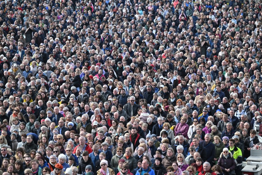 Tysiące wiernych w krakowskich Łagiewnikach /Art Service /PAP