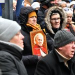 Tysiące wrocławian uczestniczyło w marszu upamiętniającym Jana Pawła II