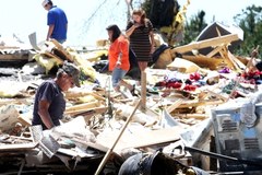 Tysiące zniszczonych budynków po tornadach w USA