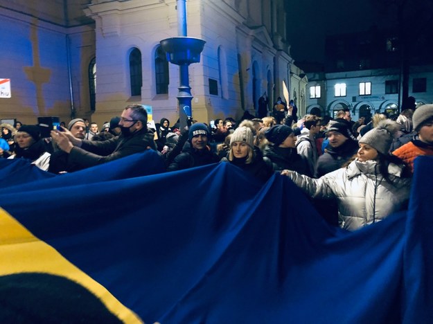 Tysięczna demonstracja przeciwko wojnie na ul. Piotrkowskiej w Łodzi /Agnieszka Wyderka /RMF FM