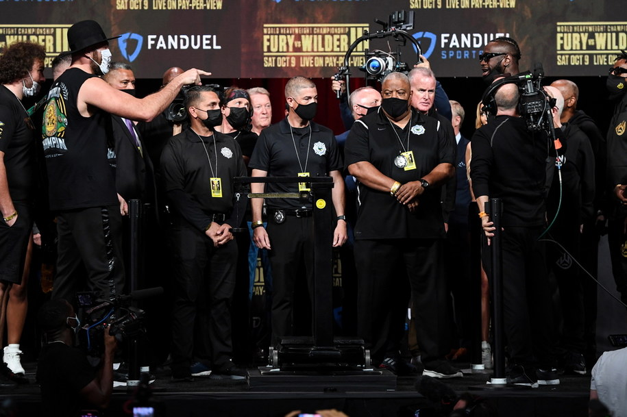 Tyson Fury i Deontay Wilder przed walką /ETIENNE LAURENT /PAP/EPA