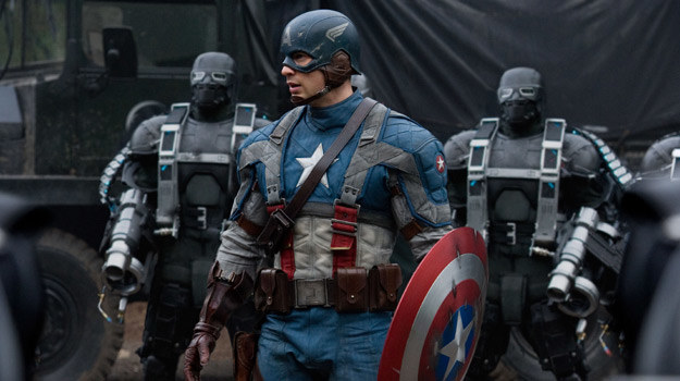 Tytułową rolę w filmie"Captain America. Pierwsze starcie" gra Chris Evans /materiały dystrybutora
